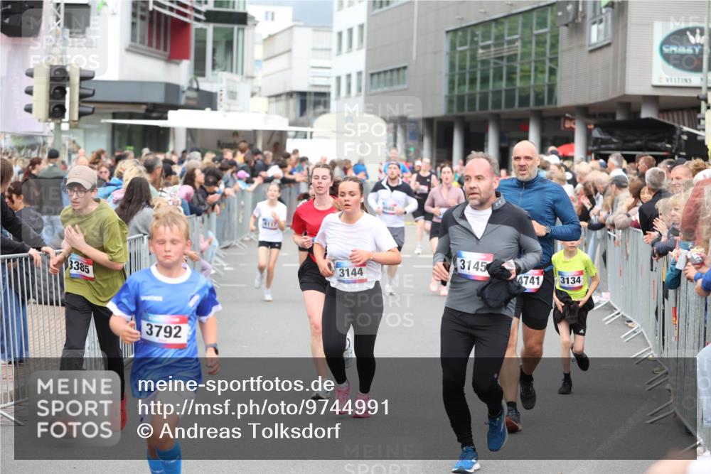 12.06.2026 - Holstenköstenlauf Andreas Tolksdorf http://msf.ph/oto/9744991 12.06.2026 18:00:56 Laufen 3385, 3792, 4117, 3145, 3144, 4741, 3134 meine-sportfotos.de
