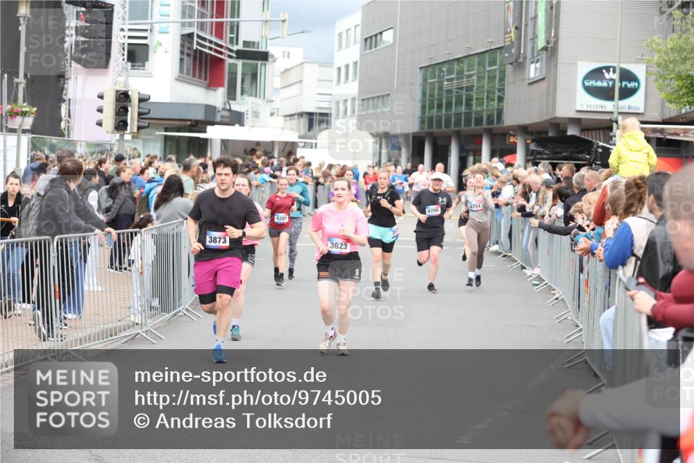 12.06.2026 - Holstenköstenlauf Andreas Tolksdorf http://msf.ph/oto/9745005 12.06.2026 18:01:09 Laufen 3873, 4281, 3623, 9, 4706, 4751 meine-sportfotos.de