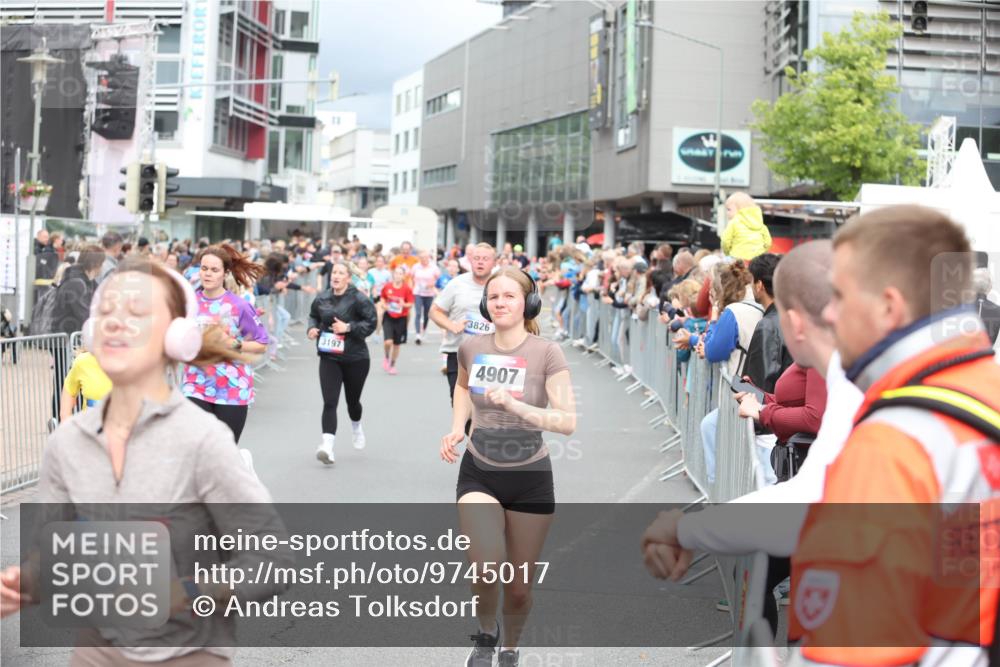 12.06.2026 - Holstenköstenlauf Andreas Tolksdorf http://msf.ph/oto/9745017 12.06.2026 18:01:15 Laufen 4751, 3197, 3826, 4907 meine-sportfotos.de