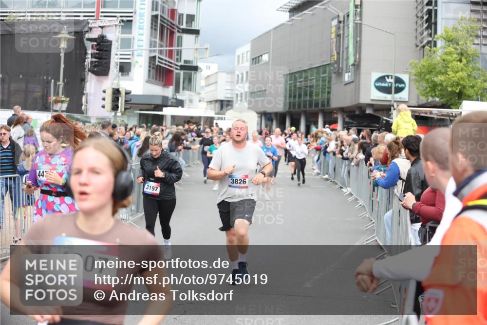 12.06.2026 - Holstenköstenlauf Andreas Tolksdorf http://msf.ph/oto/9745019 12.06.2026 18:01:17 Laufen 11, 44, 3197, 3826, 4907 meine-sportfotos.de
