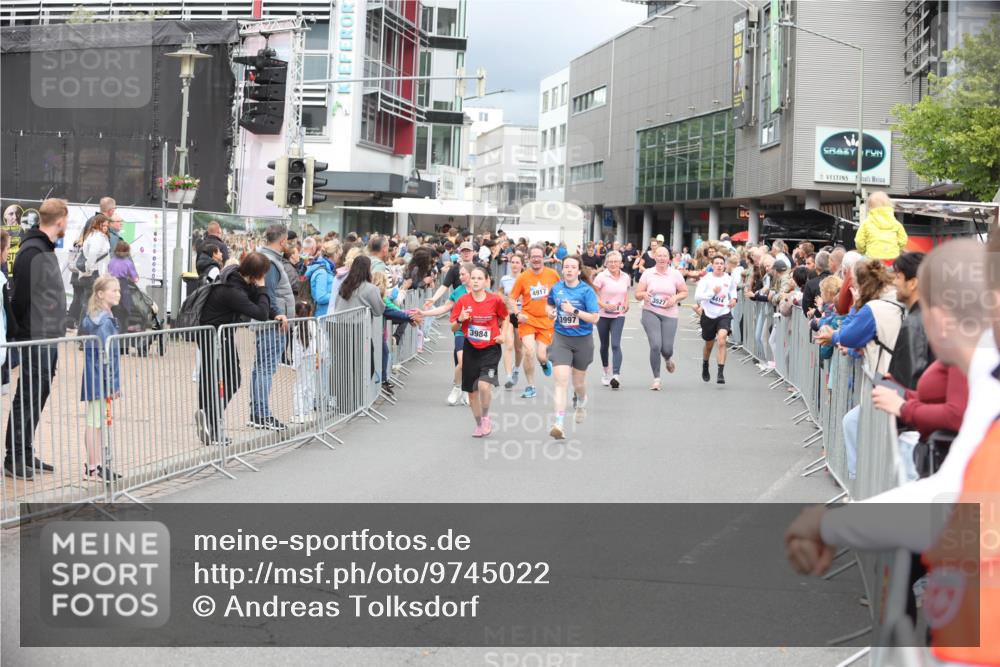 12.06.2026 - Holstenköstenlauf Andreas Tolksdorf http://msf.ph/oto/9745022 12.06.2026 18:01:19 Laufen 3984, 4917, 3997, 4414 meine-sportfotos.de