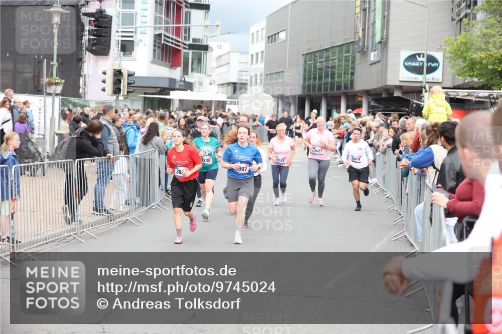 12.06.2026 - Holstenköstenlauf Andreas Tolksdorf http://msf.ph/oto/9745024 12.06.2026 18:01:20 Laufen 39, 3245, 997, 3528, 3527, 4414 meine-sportfotos.de