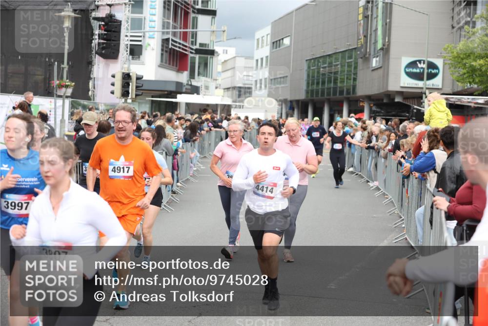 12.06.2026 - Holstenköstenlauf Andreas Tolksdorf http://msf.ph/oto/9745028 12.06.2026 18:01:23 Laufen 3997, 3807, 4917, 25, 4414 meine-sportfotos.de