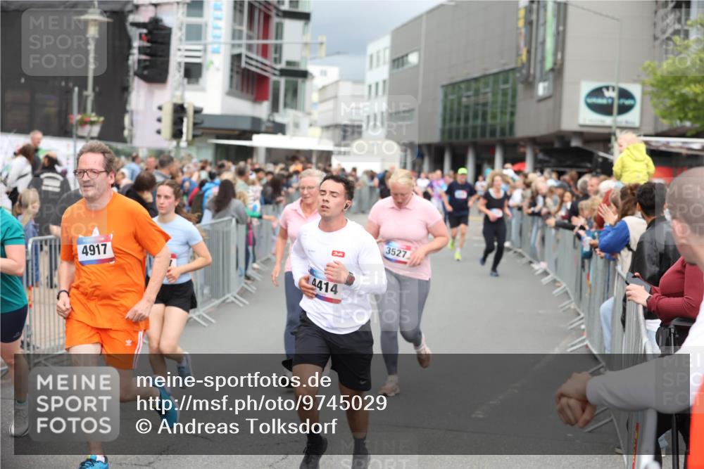 12.06.2026 - Holstenköstenlauf Andreas Tolksdorf http://msf.ph/oto/9745029 12.06.2026 18:01:24 Laufen 4917, 4414, 3527 meine-sportfotos.de