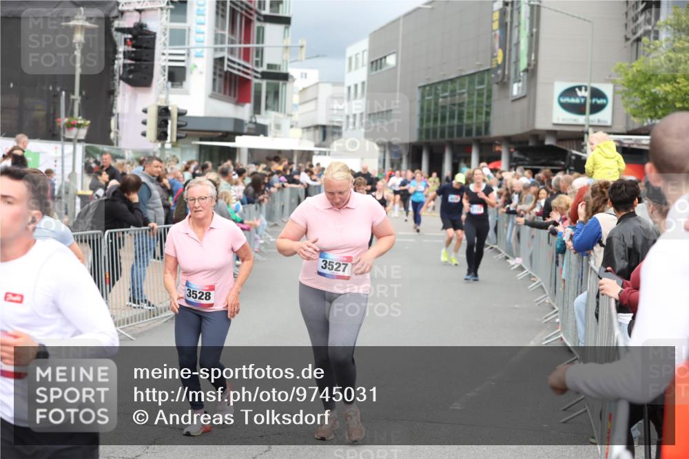12.06.2026 - Holstenköstenlauf Andreas Tolksdorf http://msf.ph/oto/9745031 12.06.2026 18:01:24 Laufen 3528, 3527 meine-sportfotos.de
