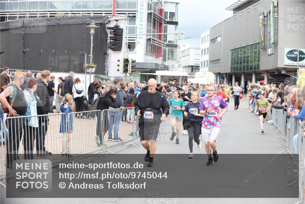 12.06.2026 - Holstenköstenlauf Andreas Tolksdorf http://msf.ph/oto/9745044 12.06.2026 18:01:35 Laufen 3299, 462, 405, 3926, 4480, 4889 meine-sportfotos.de
