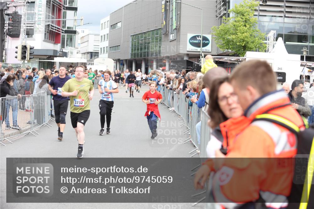 12.06.2026 - Holstenköstenlauf Andreas Tolksdorf http://msf.ph/oto/9745059 12.06.2026 18:01:43 Laufen 35, 3732, 4885, 4637, 265 meine-sportfotos.de