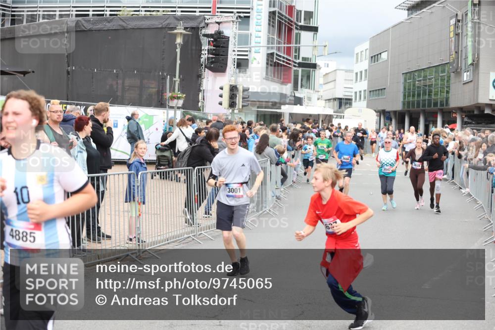 12.06.2026 - Holstenköstenlauf Andreas Tolksdorf http://msf.ph/oto/9745065 12.06.2026 18:01:48 Laufen 4885, 10, 3001 meine-sportfotos.de