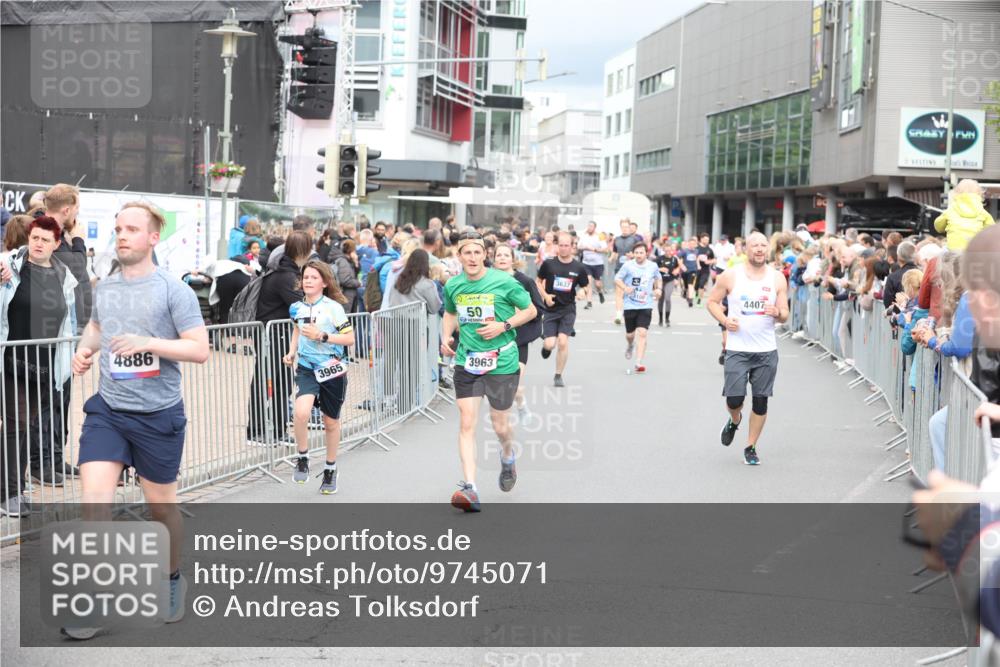12.06.2026 - Holstenköstenlauf Andreas Tolksdorf http://msf.ph/oto/9745071 12.06.2026 18:01:54 Laufen 4886, 3965, 50, 3963, 3637, 4407 meine-sportfotos.de