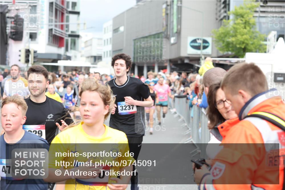 12.06.2026 - Holstenköstenlauf Andreas Tolksdorf http://msf.ph/oto/9745091 12.06.2026 18:02:06 Laufen 4769, 29, 7, 3237 meine-sportfotos.de