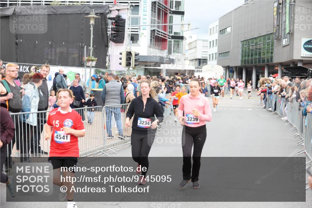 12.06.2026 - Holstenköstenlauf Andreas Tolksdorf http://msf.ph/oto/9745095 12.06.2026 18:02:13 Laufen 15, 4541, 3234, 3239 meine-sportfotos.de