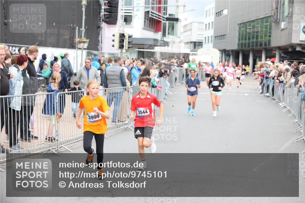 12.06.2026 - Holstenköstenlauf Andreas Tolksdorf http://msf.ph/oto/9745101 12.06.2026 18:02:17 Laufen 3999, 3544, 4034 meine-sportfotos.de