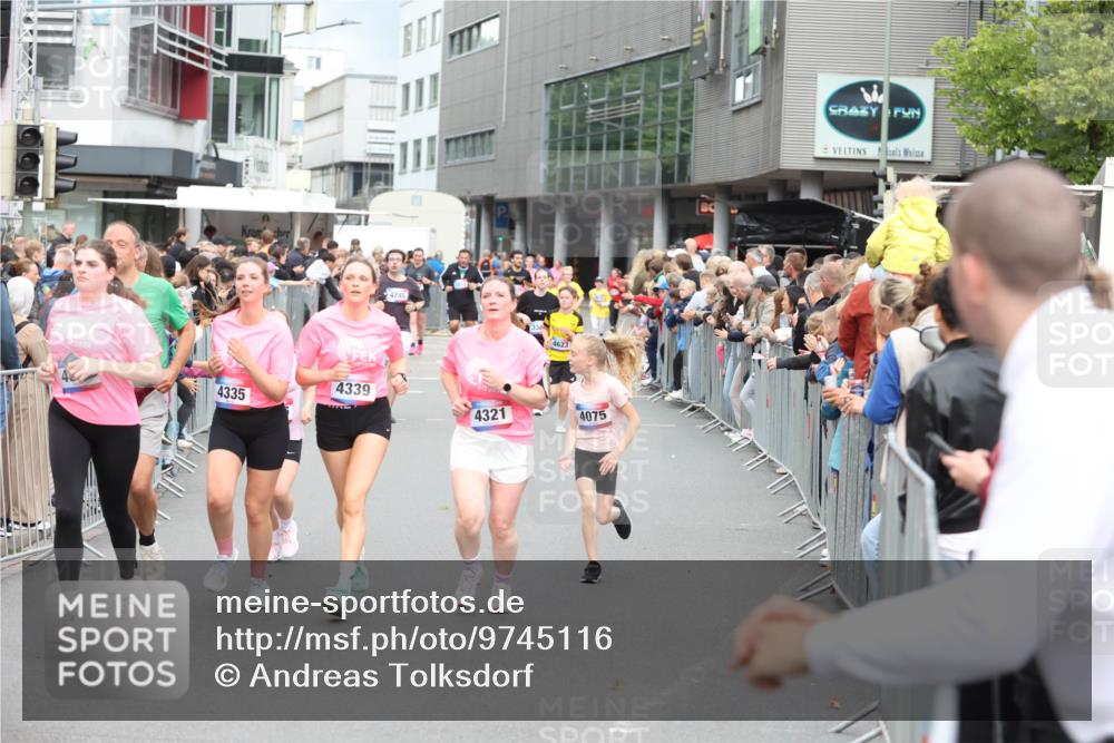 12.06.2026 - Holstenköstenlauf Andreas Tolksdorf http://msf.ph/oto/9745116 12.06.2026 18:02:26 Laufen 030, 2, 4335, 4339, 4623, 4321, 4075 meine-sportfotos.de