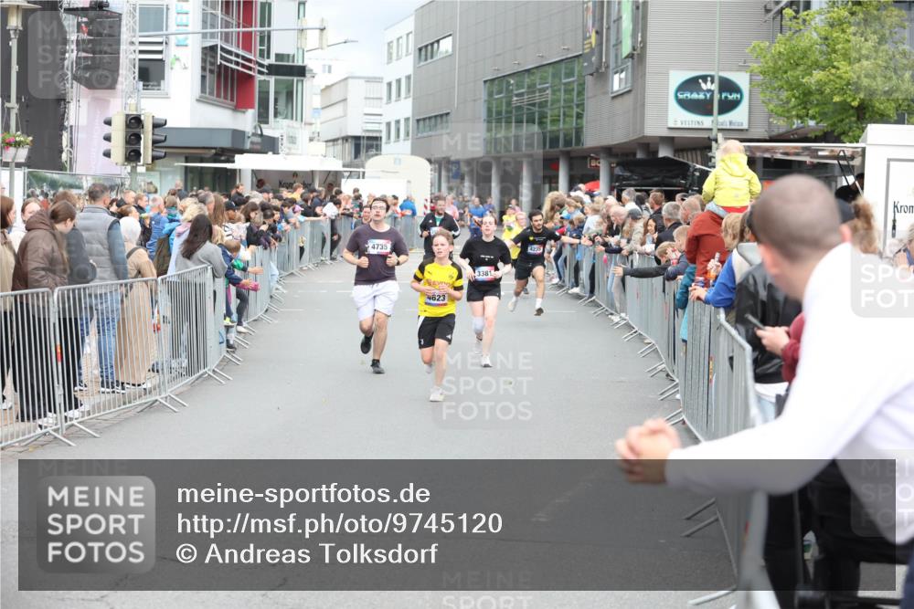 12.06.2026 - Holstenköstenlauf Andreas Tolksdorf http://msf.ph/oto/9745120 12.06.2026 18:02:30 Laufen 4735, 4623, 3381, 4235 meine-sportfotos.de