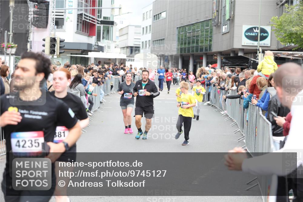 12.06.2026 - Holstenköstenlauf Andreas Tolksdorf http://msf.ph/oto/9745127 12.06.2026 18:02:35 Laufen 881, 4235, 4502, 3813 meine-sportfotos.de