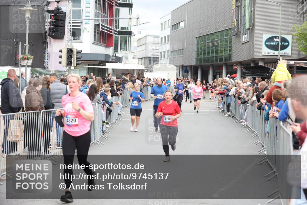 12.06.2026 - Holstenköstenlauf Andreas Tolksdorf http://msf.ph/oto/9745137 12.06.2026 18:02:45 Laufen 20, 4320, 4394, 4393, 470, 3775, 4347 meine-sportfotos.de