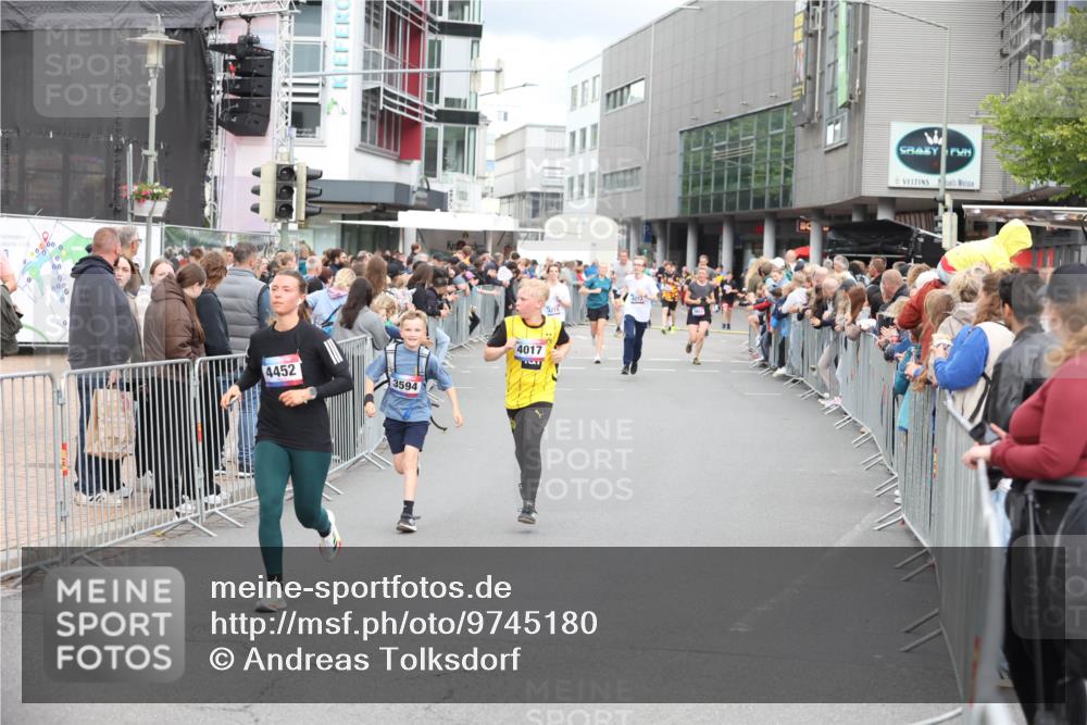 12.06.2026 - Holstenköstenlauf Andreas Tolksdorf http://msf.ph/oto/9745180 12.06.2026 18:03:18 Laufen 202, 4452, 3594, 4017 meine-sportfotos.de