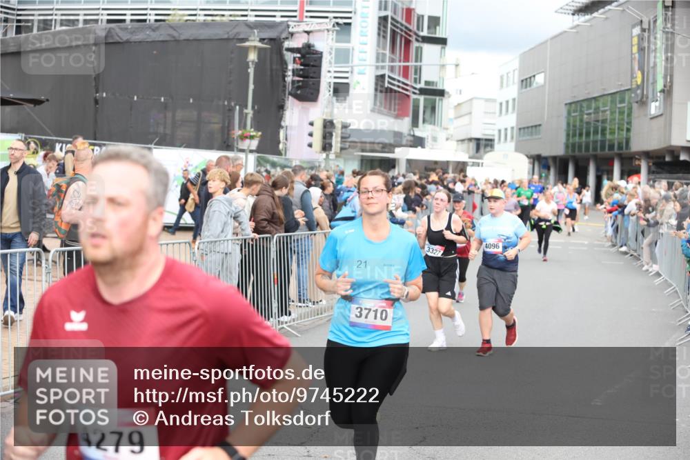 12.06.2026 - Holstenköstenlauf Andreas Tolksdorf http://msf.ph/oto/9745222 12.06.2026 18:03:52 Laufen 4279, 21, 3710, 3327, 4096 meine-sportfotos.de