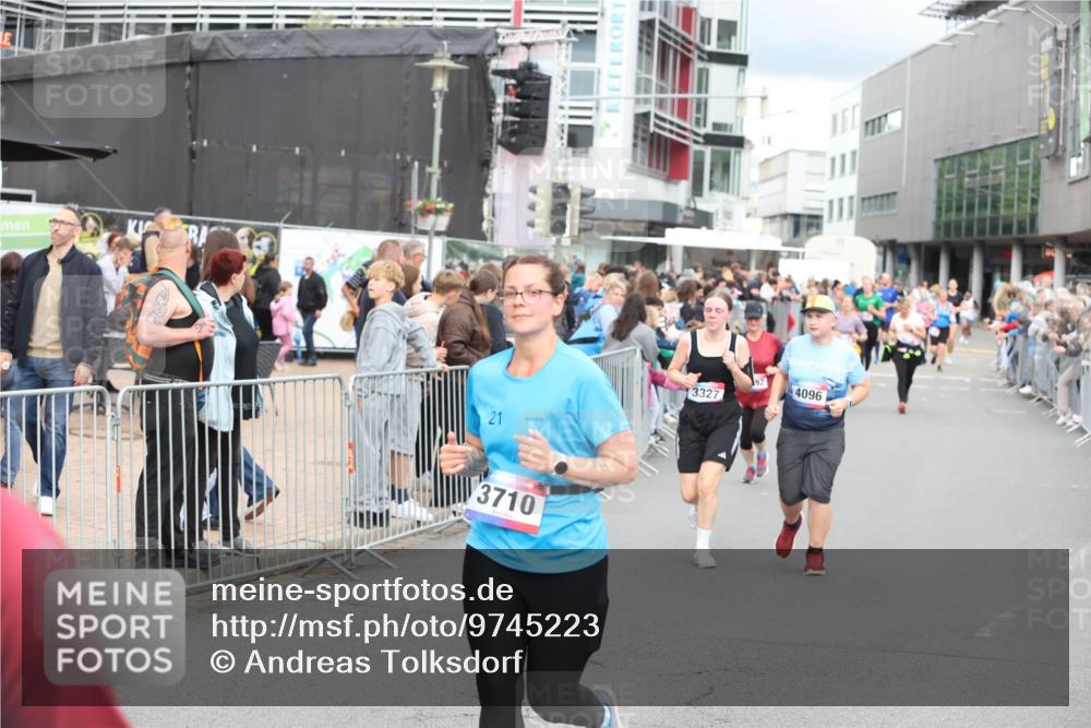 12.06.2026 - Holstenköstenlauf Andreas Tolksdorf http://msf.ph/oto/9745223 12.06.2026 18:03:53 Laufen 21, 3710, 3327, 92, 4096 meine-sportfotos.de