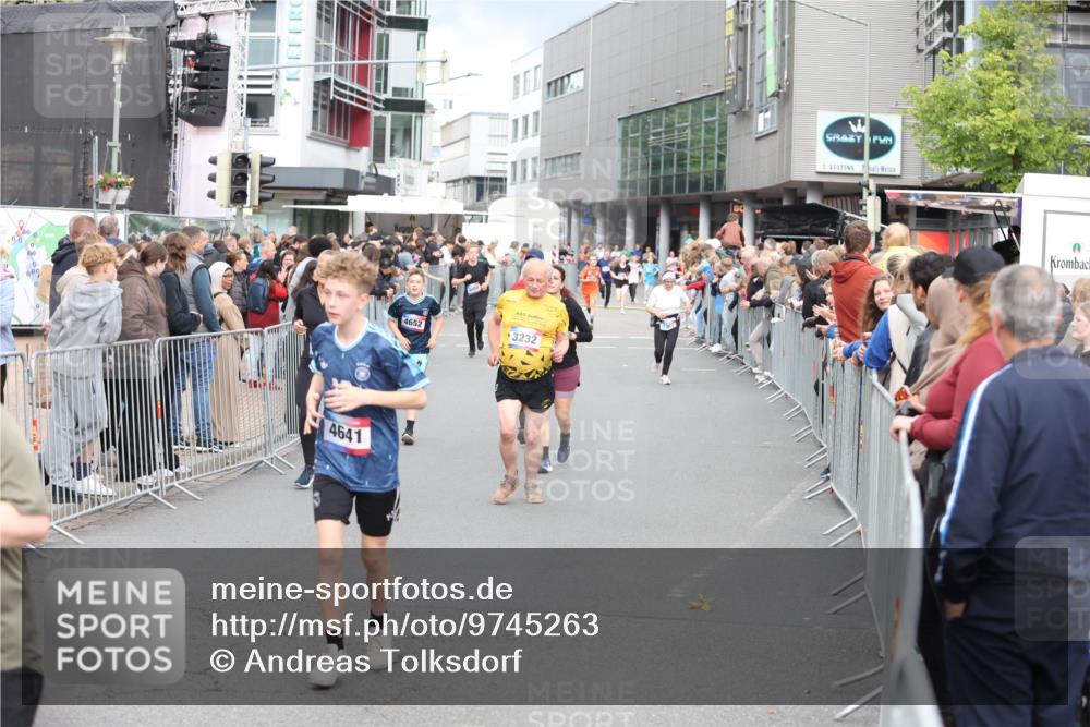 12.06.2026 - Holstenköstenlauf Andreas Tolksdorf http://msf.ph/oto/9745263 12.06.2026 18:04:27 Laufen 4641, 4652, 3232 meine-sportfotos.de