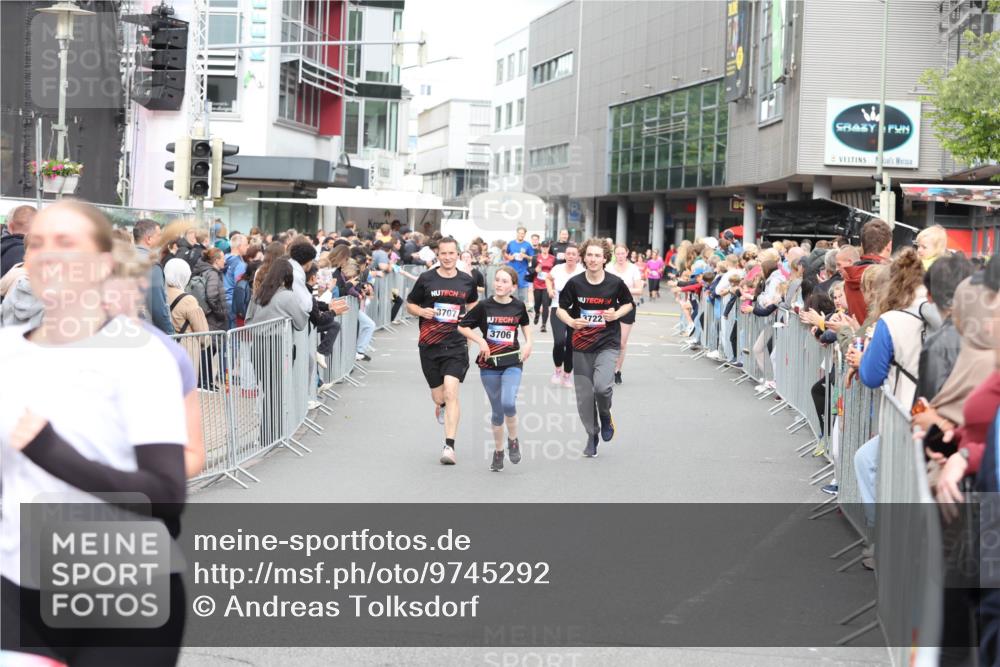 12.06.2026 - Holstenköstenlauf Andreas Tolksdorf http://msf.ph/oto/9745292 12.06.2026 18:05:01 Laufen 3707, 3722, 3706 meine-sportfotos.de