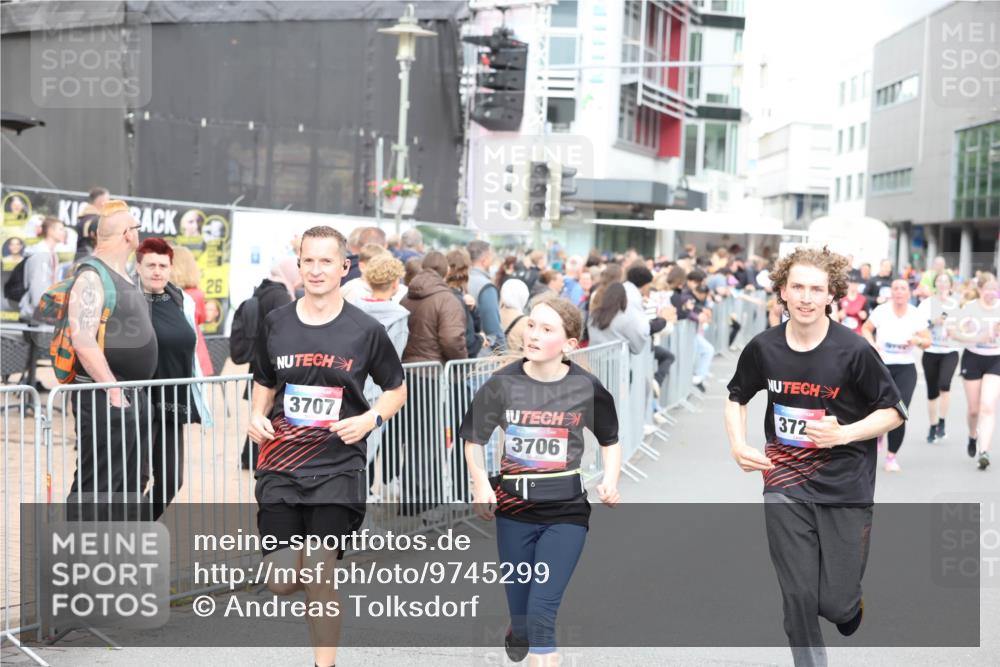 12.06.2026 - Holstenköstenlauf Andreas Tolksdorf http://msf.ph/oto/9745299 12.06.2026 18:05:03 Laufen 26, 3707, 3706, 372 meine-sportfotos.de