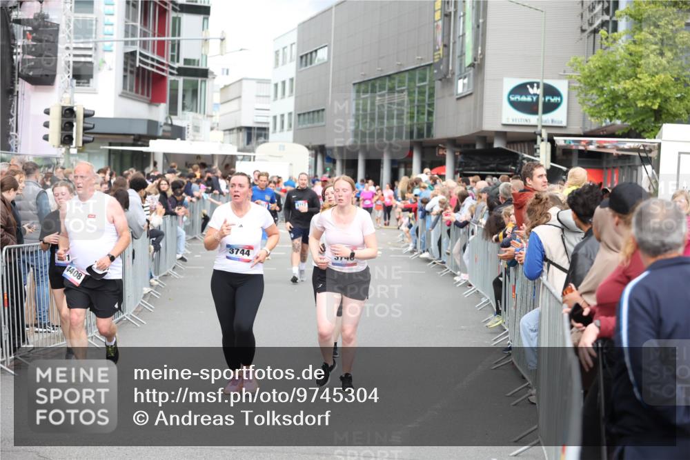 12.06.2026 - Holstenköstenlauf Andreas Tolksdorf http://msf.ph/oto/9745304 12.06.2026 18:05:07 Laufen 4408, 3744, 4717 meine-sportfotos.de