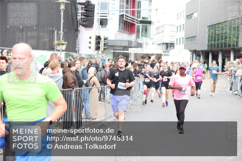 12.06.2026 - Holstenköstenlauf Andreas Tolksdorf http://msf.ph/oto/9745314 12.06.2026 18:05:16 Laufen 000, 4450, 3943, 344, 3735, 4328 meine-sportfotos.de