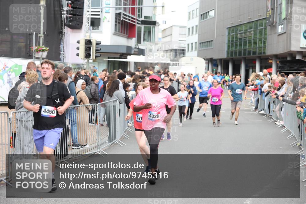 12.06.2026 - Holstenköstenlauf Andreas Tolksdorf http://msf.ph/oto/9745316 12.06.2026 18:05:18 Laufen 378, 4450, 03, 4328, 4826, 4099 meine-sportfotos.de