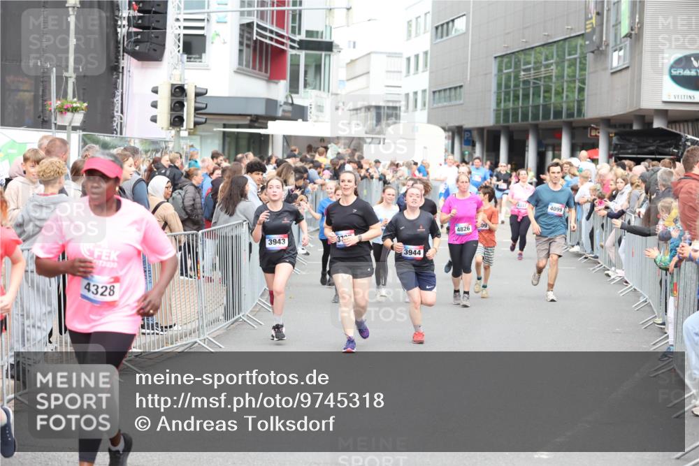 12.06.2026 - Holstenköstenlauf Andreas Tolksdorf http://msf.ph/oto/9745318 12.06.2026 18:05:19 Laufen 2030, 4328, 3943, 3944, 09, 4826, 4099 meine-sportfotos.de
