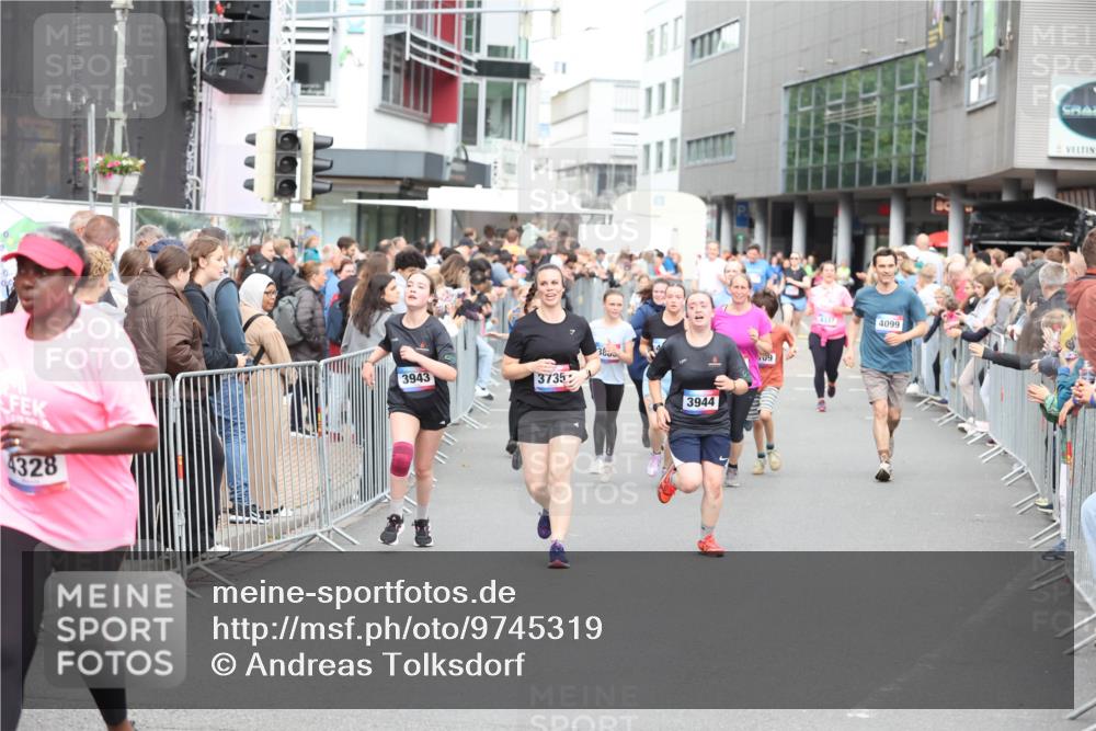 12.06.2026 - Holstenköstenlauf Andreas Tolksdorf http://msf.ph/oto/9745319 12.06.2026 18:05:20 Laufen 4328, 3943, 3735, 3805, 3944, 09, 4099 meine-sportfotos.de