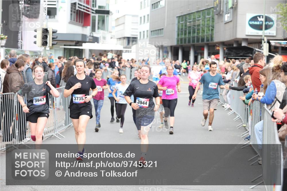 12.06.2026 - Holstenköstenlauf Andreas Tolksdorf http://msf.ph/oto/9745321 12.06.2026 18:05:21 Laufen 3943, 3735, 721, 38, 3944, 41, 4826, 4099 meine-sportfotos.de