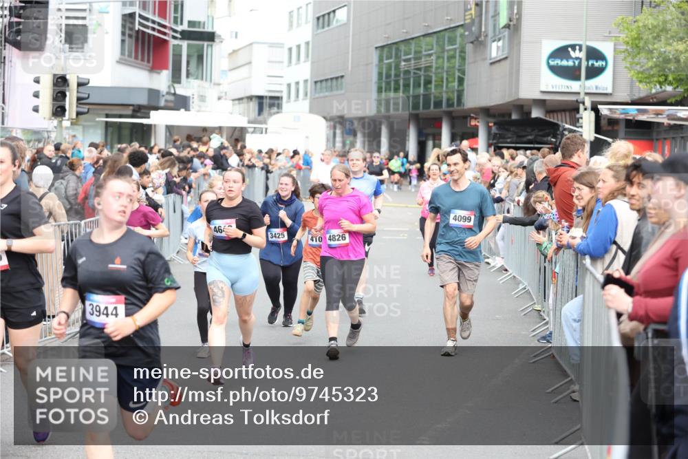 12.06.2026 - Holstenköstenlauf Andreas Tolksdorf http://msf.ph/oto/9745323 12.06.2026 18:05:22 Laufen 3944, 46, 3425, 410, 4826, 4099 meine-sportfotos.de