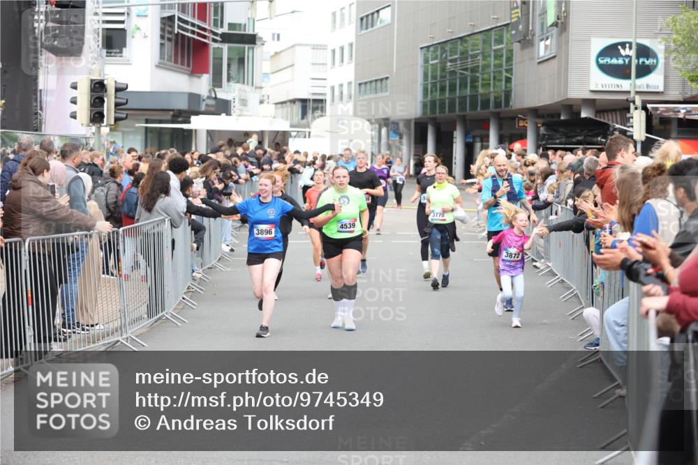 12.06.2026 - Holstenköstenlauf Andreas Tolksdorf http://msf.ph/oto/9745349 12.06.2026 18:05:45 Laufen 3896, 3770, 4539, 3872 meine-sportfotos.de