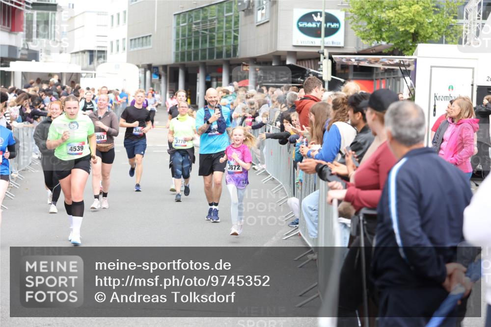 12.06.2026 - Holstenköstenlauf Andreas Tolksdorf http://msf.ph/oto/9745352 12.06.2026 18:05:47 Laufen 340, 87, 867, 3770, 4539, 3872, 20 meine-sportfotos.de