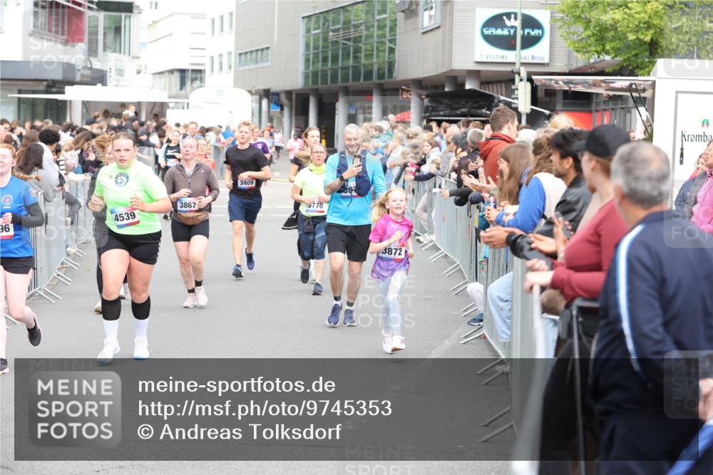 12.06.2026 - Holstenköstenlauf Andreas Tolksdorf http://msf.ph/oto/9745353 12.06.2026 18:05:47 Laufen 3867, 96, 4539, 3409, 5770, 3872 meine-sportfotos.de