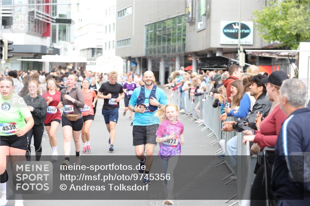 12.06.2026 - Holstenköstenlauf Andreas Tolksdorf http://msf.ph/oto/9745356 12.06.2026 18:05:48 Laufen 4539, 3409, 4282, 3867, 3410, 872 meine-sportfotos.de