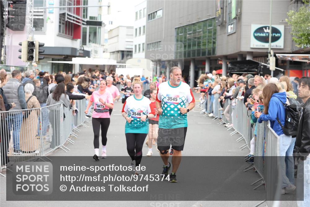 12.06.2026 - Holstenköstenlauf Andreas Tolksdorf http://msf.ph/oto/9745374 12.06.2026 18:06:29 Laufen 4673, 3546, 3545 meine-sportfotos.de