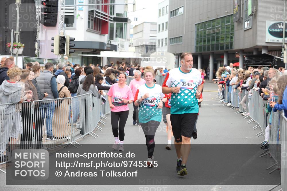 12.06.2026 - Holstenköstenlauf Andreas Tolksdorf http://msf.ph/oto/9745375 12.06.2026 18:06:30 Laufen 4673, 3546, 3545 meine-sportfotos.de