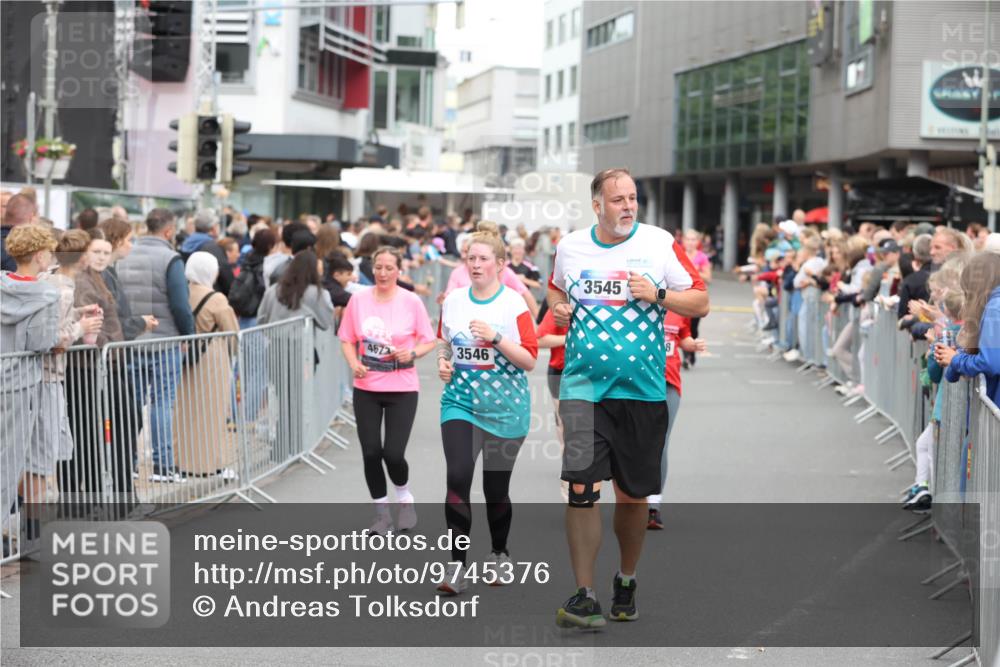 12.06.2026 - Holstenköstenlauf Andreas Tolksdorf http://msf.ph/oto/9745376 12.06.2026 18:06:30 Laufen 4673, 3546, 3545 meine-sportfotos.de
