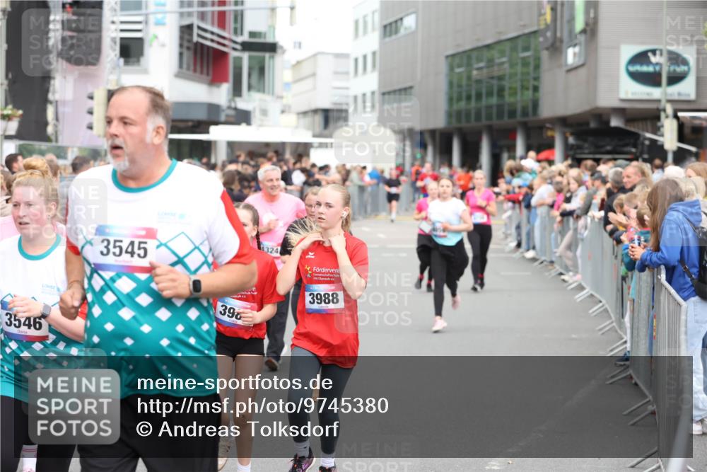 12.06.2026 - Holstenköstenlauf Andreas Tolksdorf http://msf.ph/oto/9745380 12.06.2026 18:06:32 Laufen 3546, 3545, 39, 4324, 3988 meine-sportfotos.de