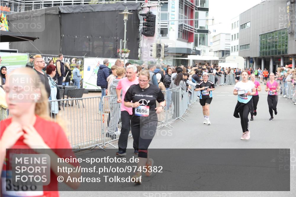 12.06.2026 - Holstenköstenlauf Andreas Tolksdorf http://msf.ph/oto/9745382 12.06.2026 18:06:35 Laufen 3988, 3379, 4696, 4059, 4738 meine-sportfotos.de