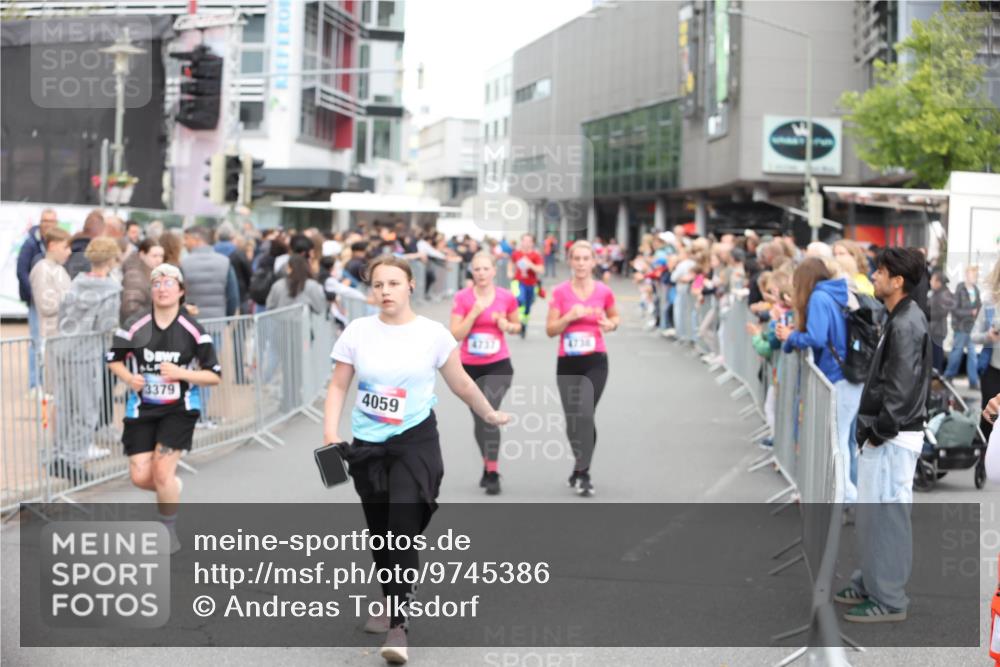 12.06.2026 - Holstenköstenlauf Andreas Tolksdorf http://msf.ph/oto/9745386 12.06.2026 18:06:37 Laufen 3379, 4059 meine-sportfotos.de