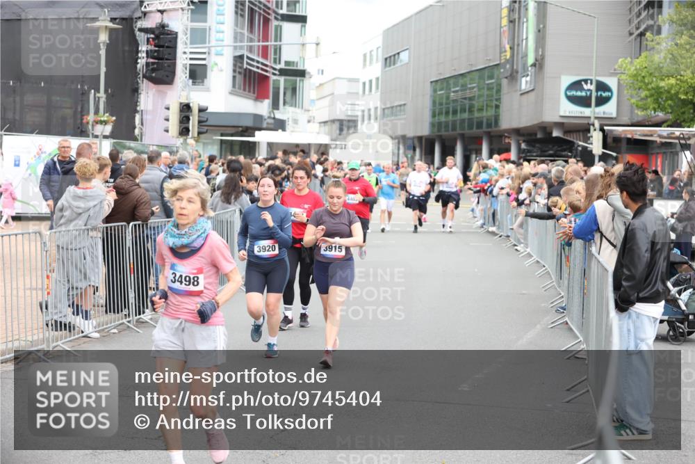 12.06.2026 - Holstenköstenlauf Andreas Tolksdorf http://msf.ph/oto/9745404 12.06.2026 18:06:58 Laufen 3498, 3920, 3915, 440 meine-sportfotos.de