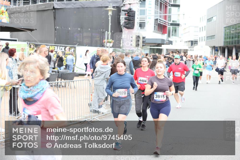 12.06.2026 - Holstenköstenlauf Andreas Tolksdorf http://msf.ph/oto/9745405 12.06.2026 18:07:00 Laufen 3920, 4404, 3915, 4403 meine-sportfotos.de