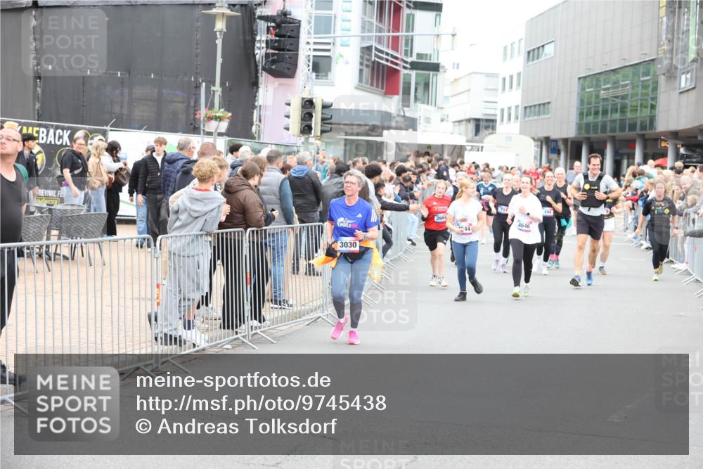 12.06.2026 - Holstenköstenlauf Andreas Tolksdorf http://msf.ph/oto/9745438 12.06.2026 18:07:32 Laufen 3030, 3994, 717, 4646, 494 meine-sportfotos.de