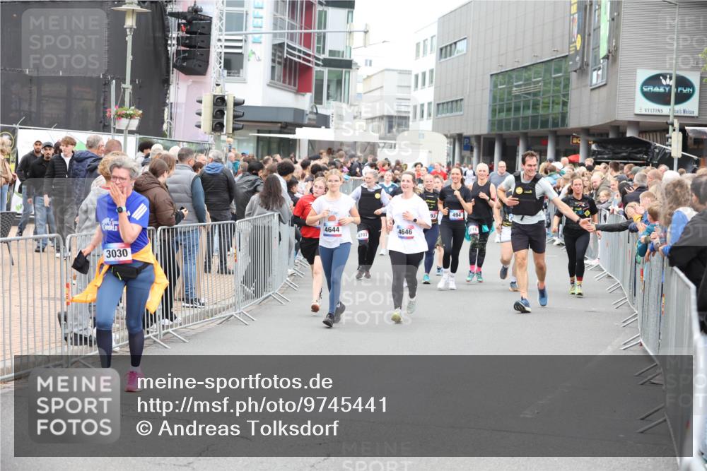 12.06.2026 - Holstenköstenlauf Andreas Tolksdorf http://msf.ph/oto/9745441 12.06.2026 18:07:34 Laufen 93, 494, 4644, 4707, 4646, 3030 meine-sportfotos.de