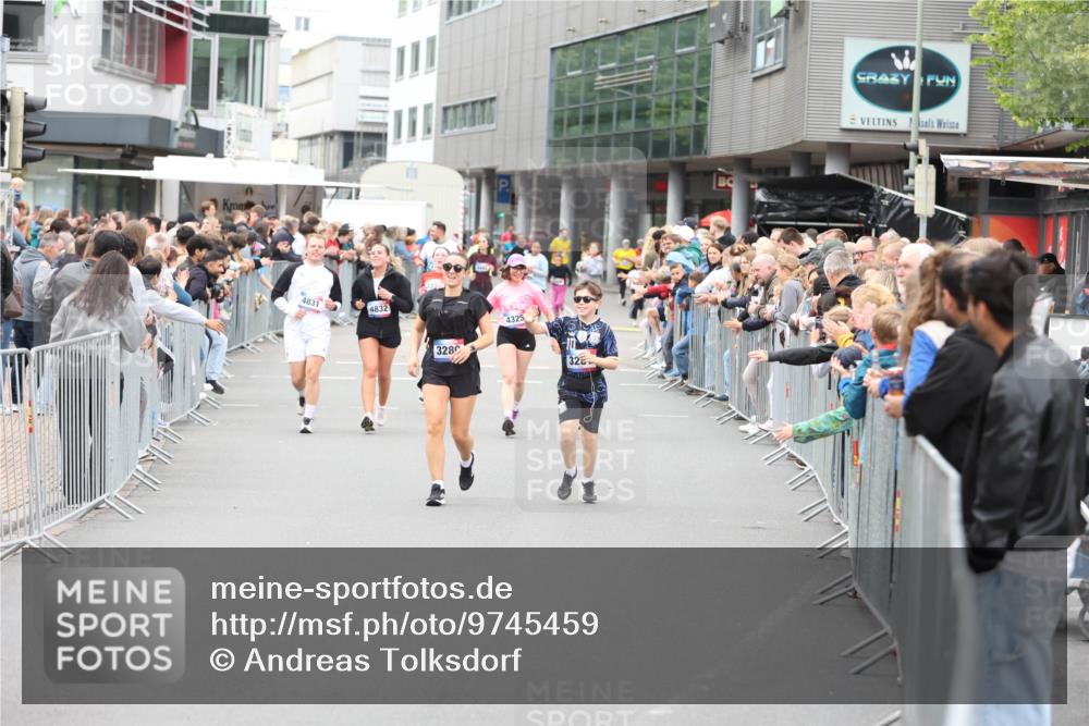 12.06.2026 - Holstenköstenlauf Andreas Tolksdorf http://msf.ph/oto/9745459 12.06.2026 18:07:55 Laufen 4831, 4832, 3280, 4325, 32 meine-sportfotos.de