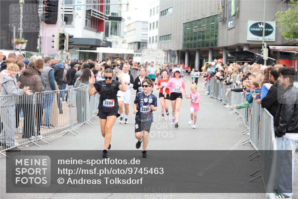12.06.2026 - Holstenköstenlauf Andreas Tolksdorf http://msf.ph/oto/9745463 12.06.2026 18:07:58 Laufen 11, 483, 3323, 4325, 3280, 3281, 3, 6 meine-sportfotos.de