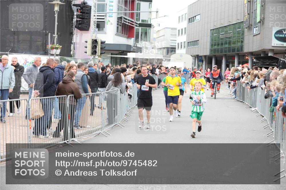 12.06.2026 - Holstenköstenlauf Andreas Tolksdorf http://msf.ph/oto/9745482 12.06.2026 18:08:17 Laufen 3580, 4022, 3581 meine-sportfotos.de